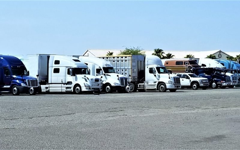 trucking-truck-stop-2022-11-08-05-31-07-utc